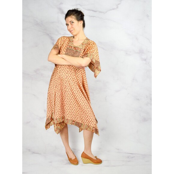 1970s Bohemian Handkerchief Dress Size XS 70s Boho Day Dress Peach Pink Floral - Picture 5 of 10